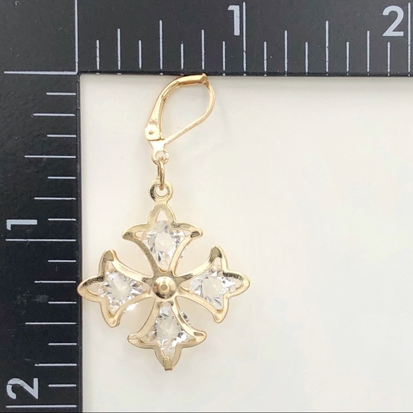 🍀 Gold Square Cross Dangle Earrings - Picture 2 of 2
